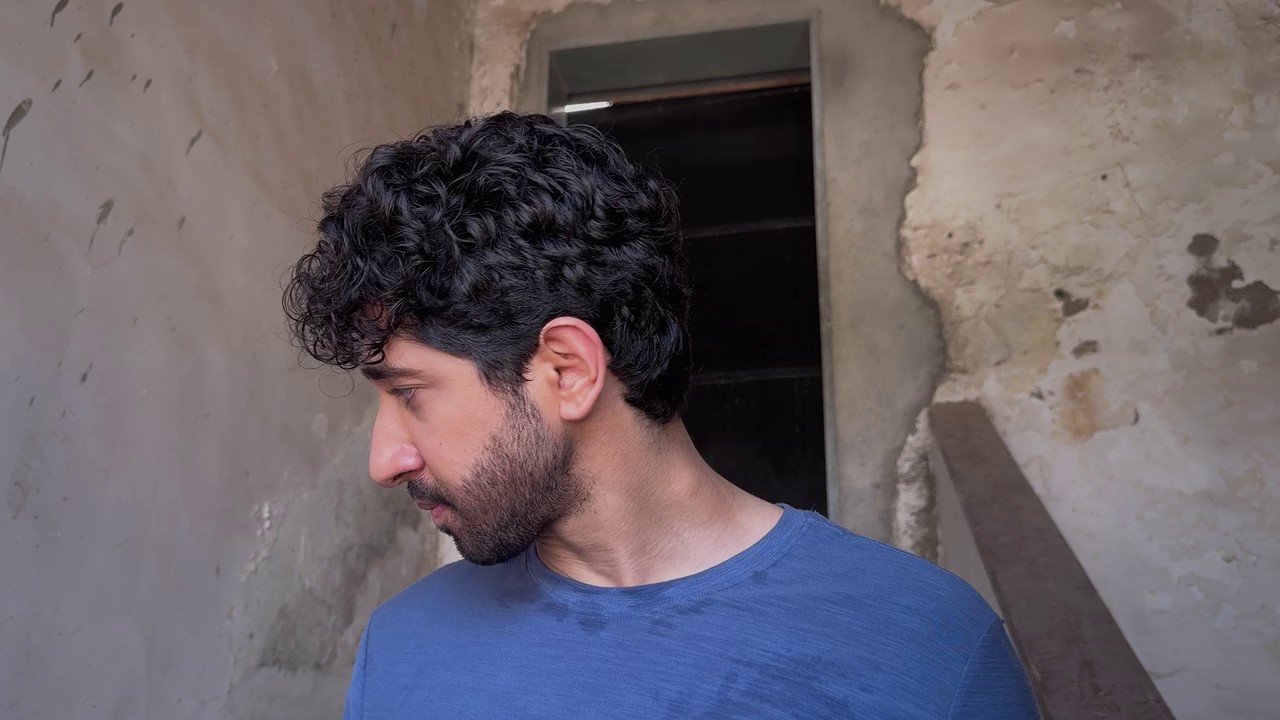 CTRL (2024) NF WEB-DL Hindi 720p x264 AVC HE-AAC 5.1 ESub.mkv.0003